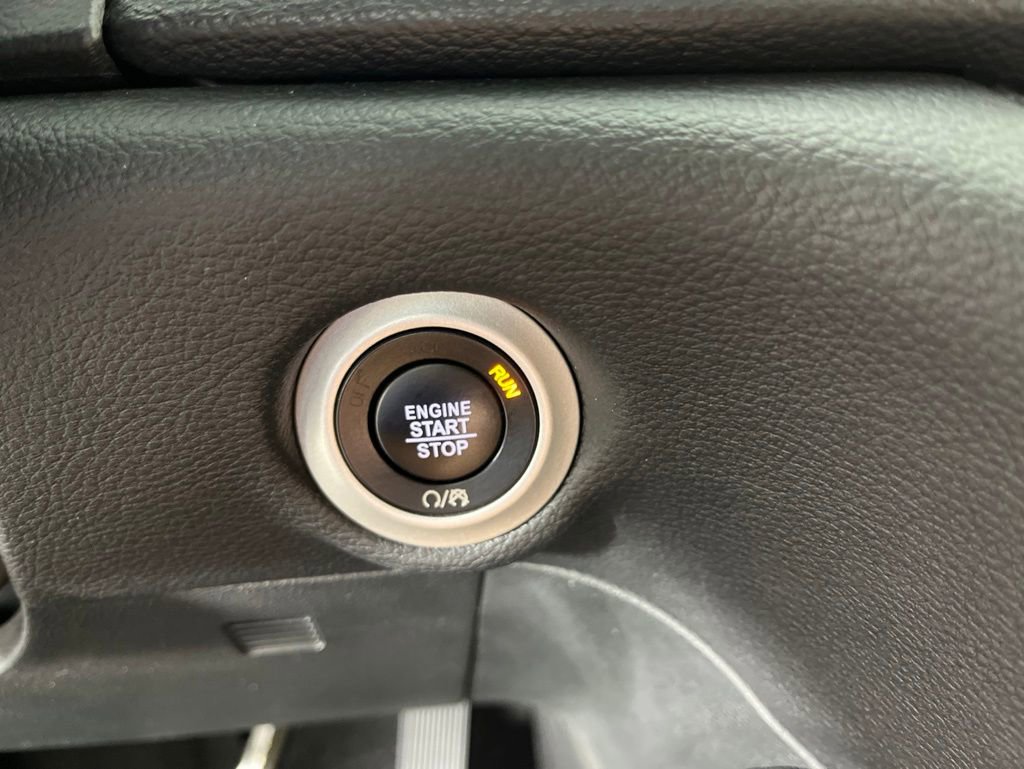 Used 2023 Chrysler Pacifica Pinnacle FWD image 37