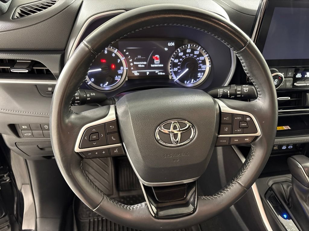 Used 2023 Toyota Highlander XSE FWD image 33