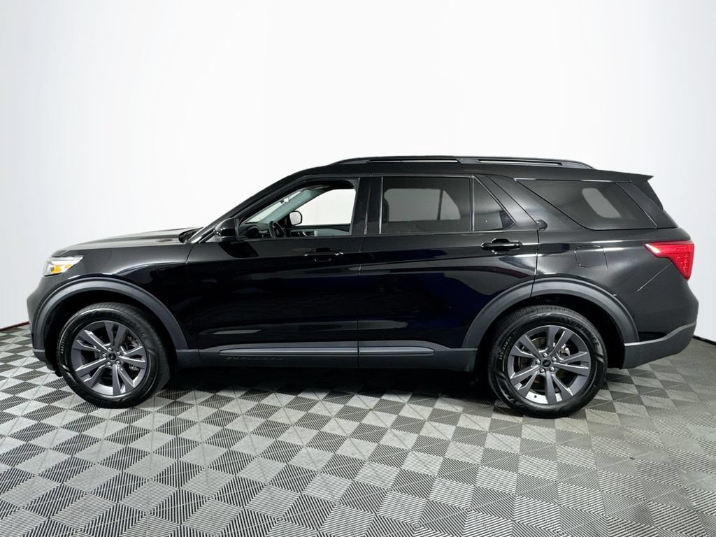 Used 2023 Ford Explorer XLT w/ Equipment Group 202A AWD/4WD image 4