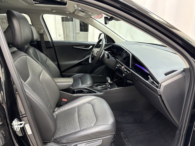 Used 2023 Kia Niro SX image 33