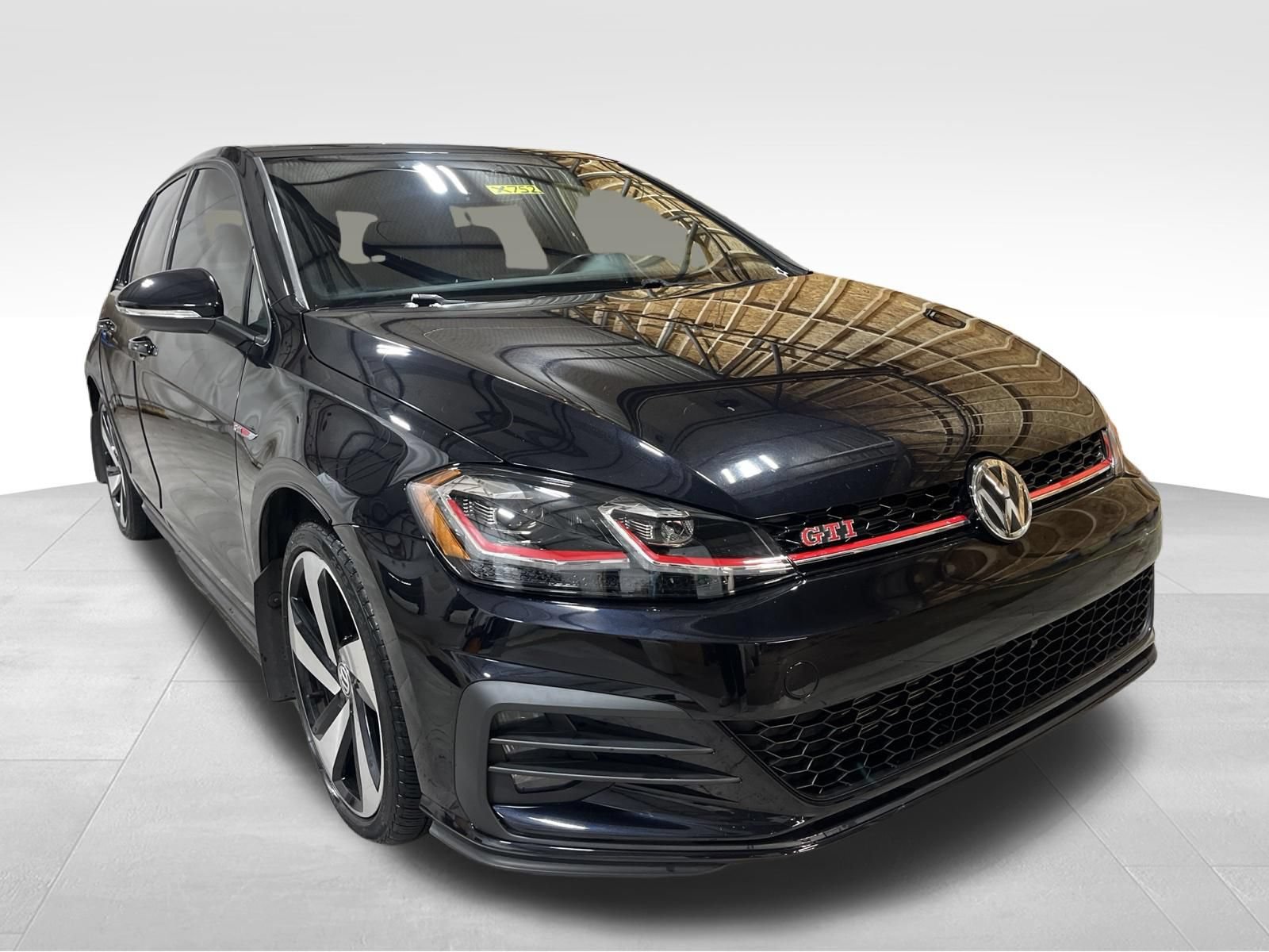 Used 2020 Volkswagen Golf 4-Door FWD image 3
