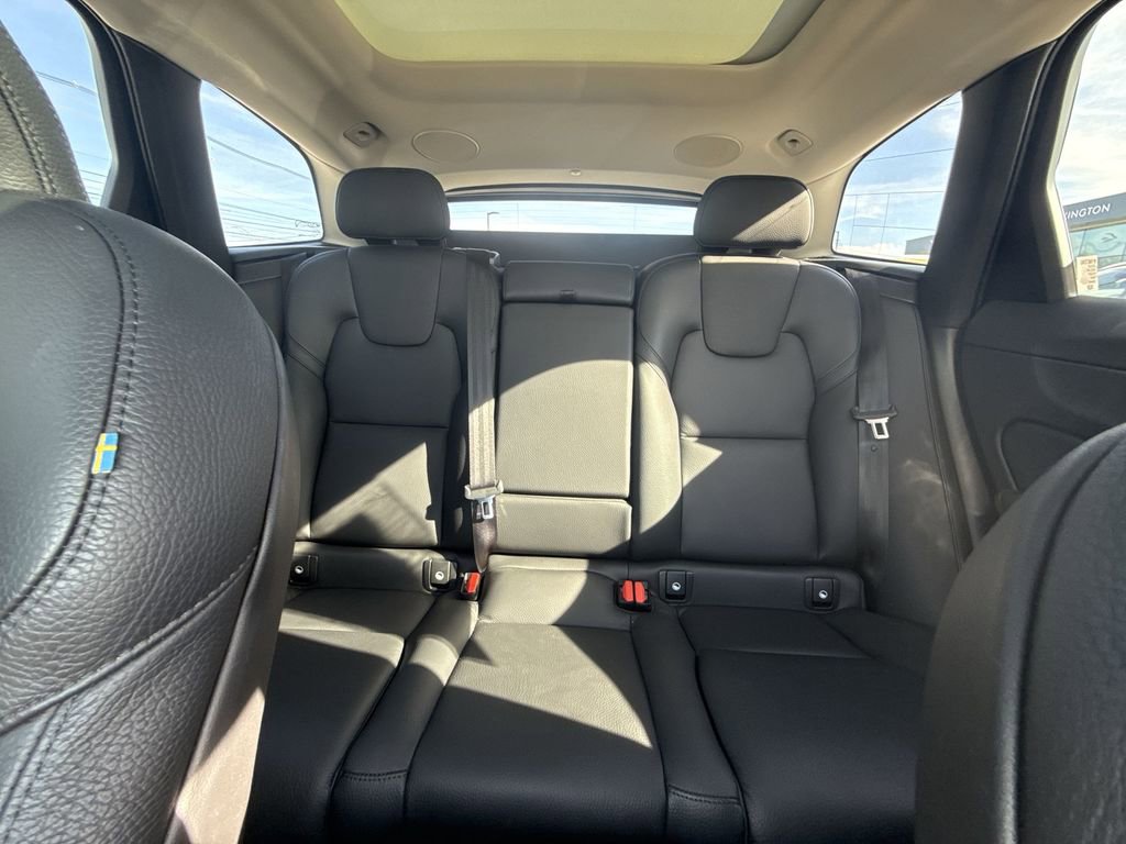 Used 2022 Volvo XC60 B5 Momentum w/ Climate Package AWD/4WD image 22