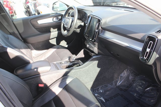 Used 2019 Volvo XC40 T5 Momentum image 33