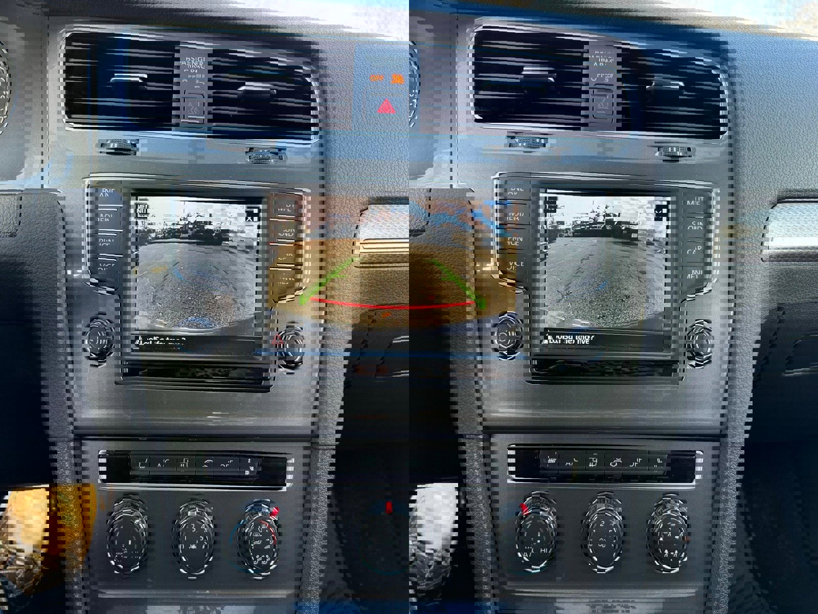 Used 2017 Volkswagen Golf Alltrack S image 14