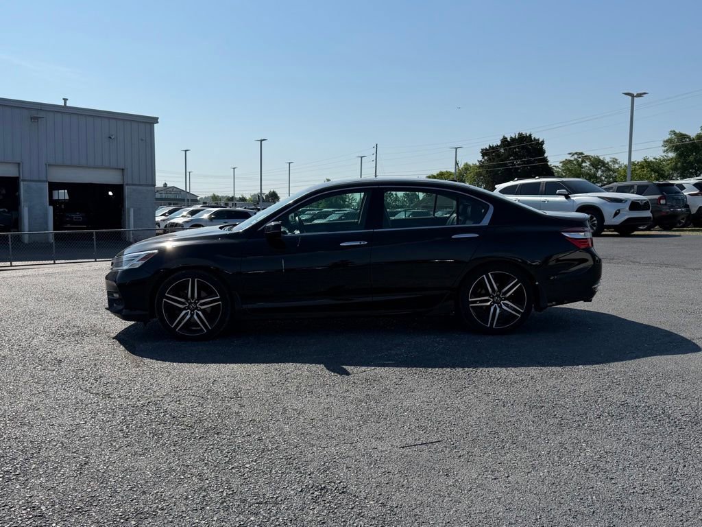 Used 2017 Honda Accord Touring image 8