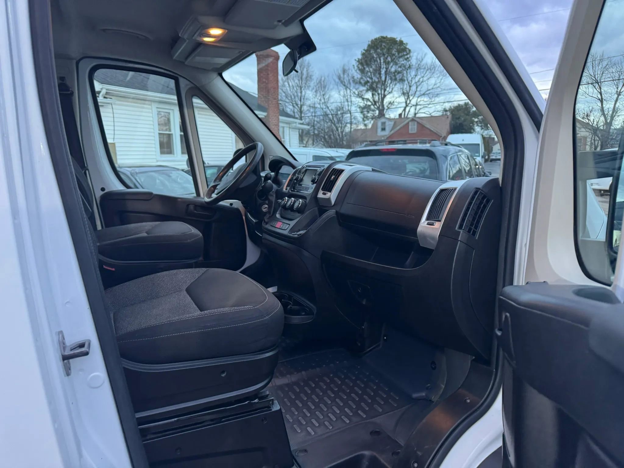 Used 2016 RAM ProMaster 1500 w/ Premium Appearance Group FWD image 32