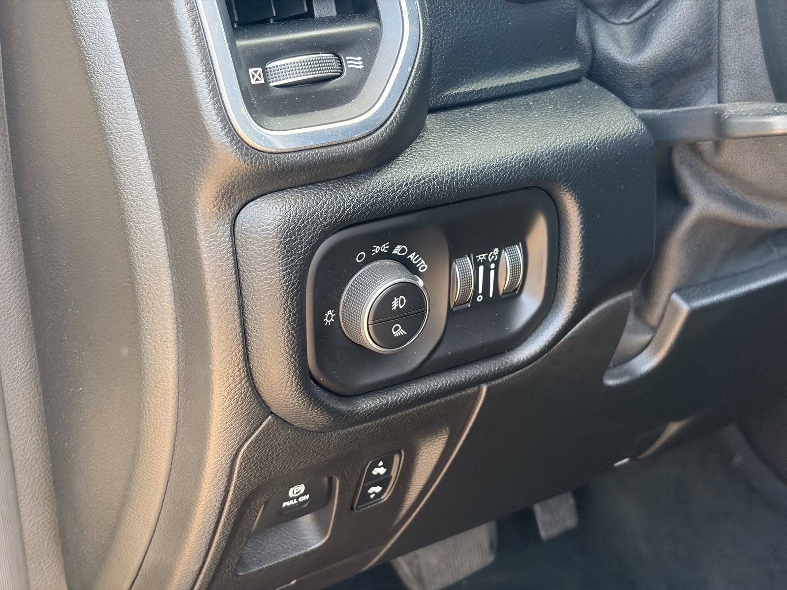 Used 2020 RAM 1500 Laramie w/ Sport Appearance Package AWD/4WD image 20