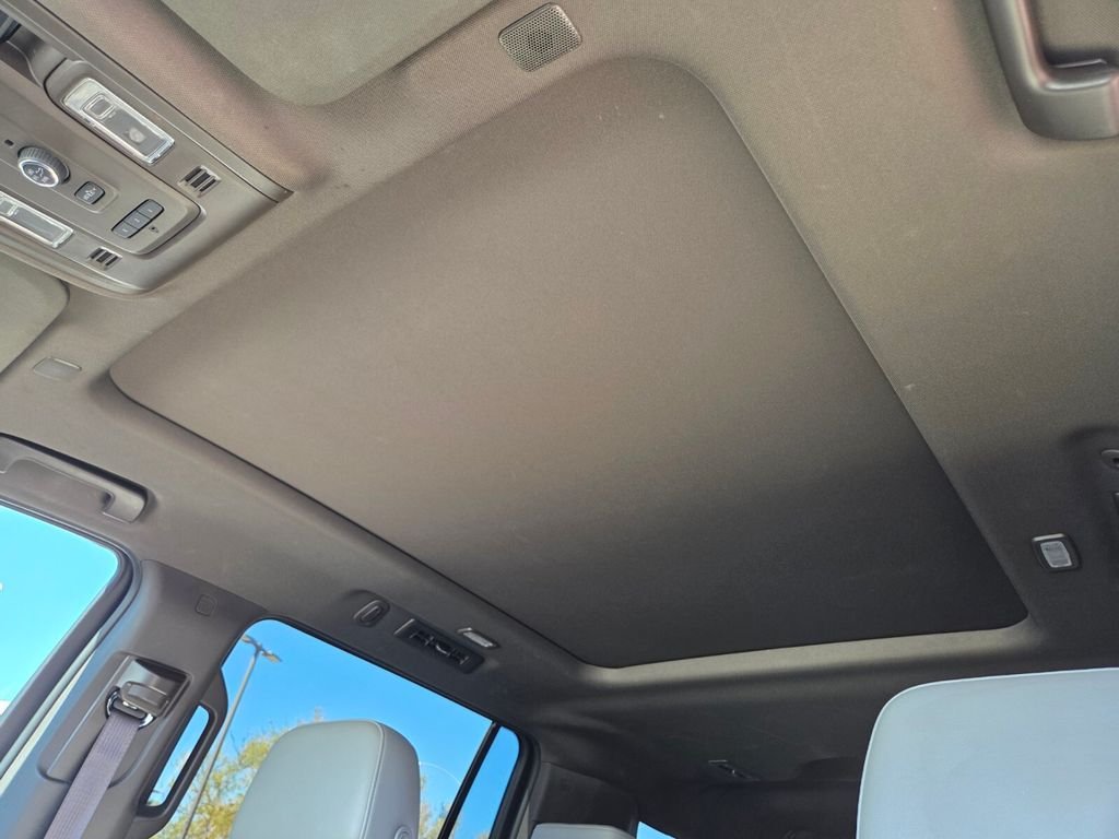Used 2021 Chevrolet Suburban Z71 AWD/4WD image 14