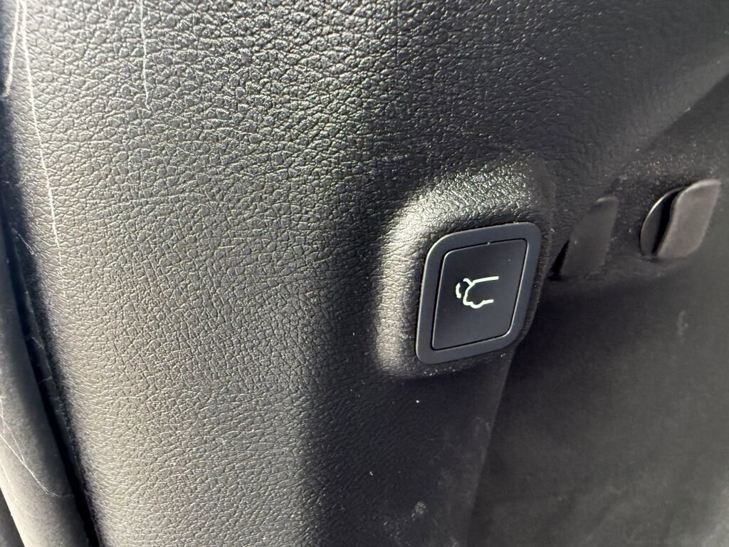 Used 2023 Jeep Cherokee Altitude Lux image 36