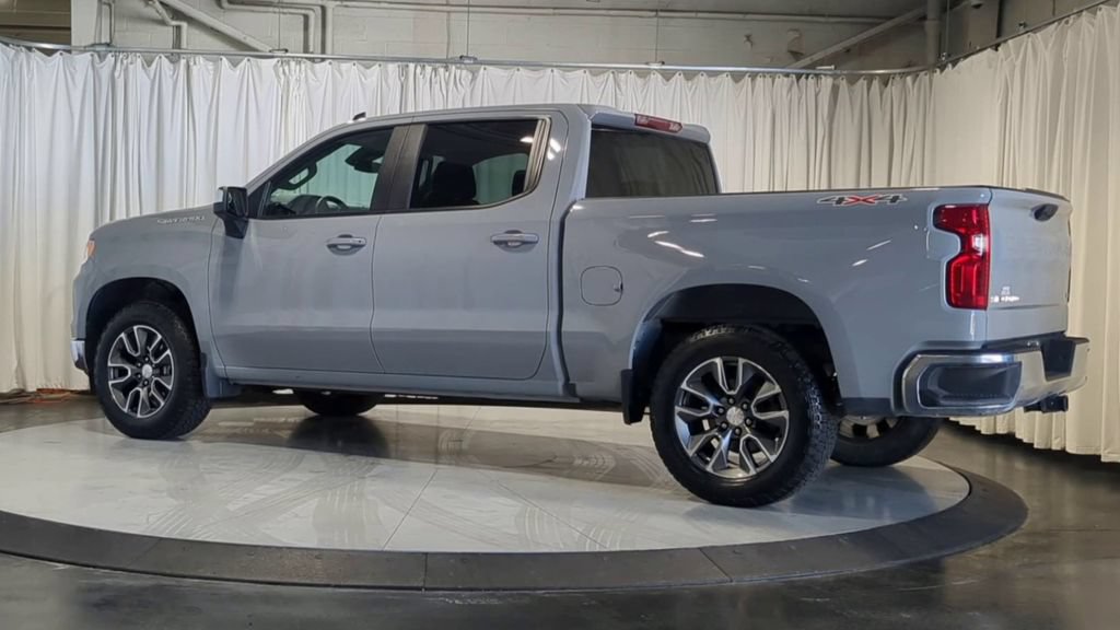 Used 2024 Chevrolet Silverado 1500 LT AWD/4WD image 6
