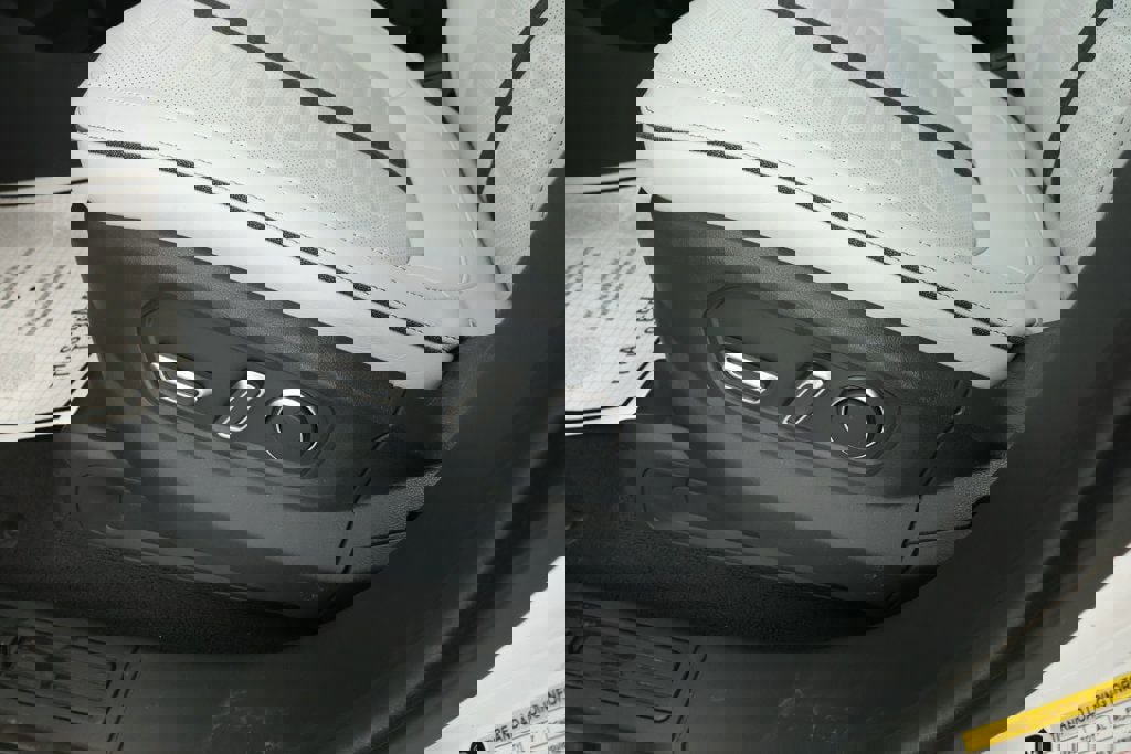 Used 2024 Rivian R1S Adventure image 10