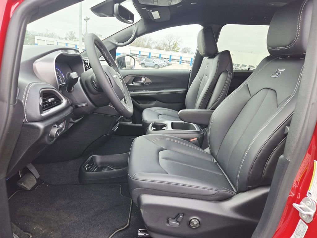 New 2026 Chrysler Pacifica Select image 11