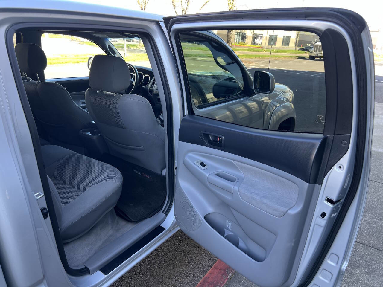 Used 2006 Toyota Tacoma PreRunner RWD image 12