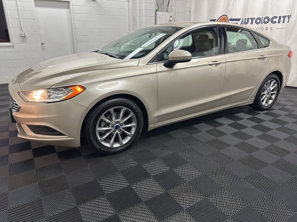 Used 2017 Ford Fusion SE w/ Fusion SE Technology Package image 5