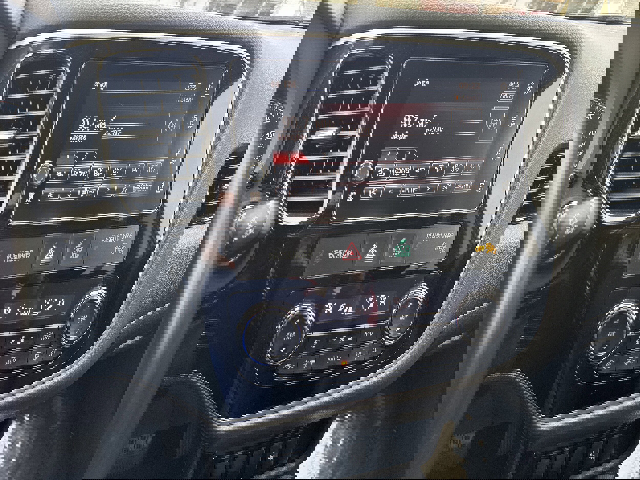 Used 2018 Mitsubishi Outlander SEL image 16