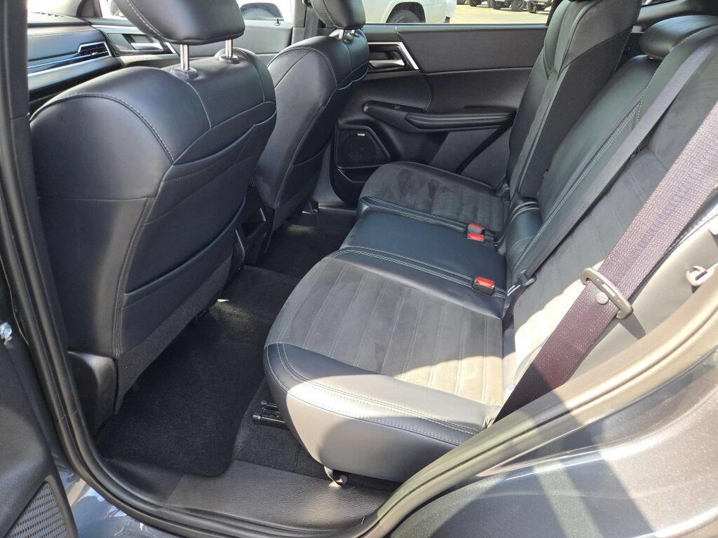 Used 2025 Mitsubishi Outlander SE AWD/4WD image 22