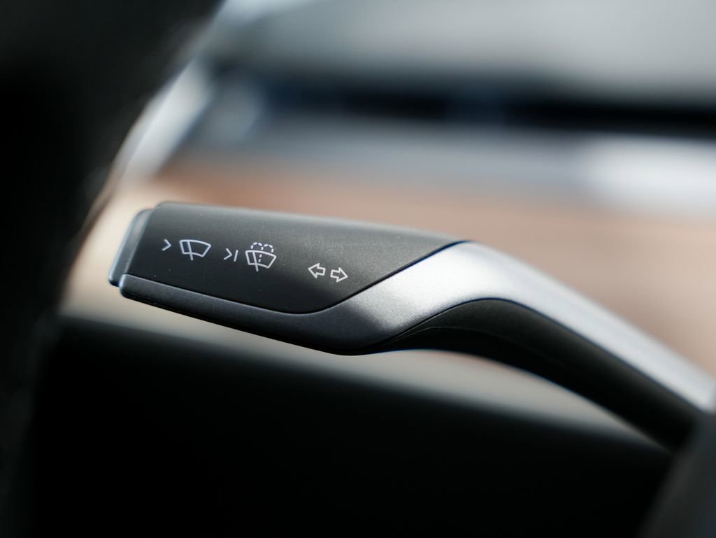 Used 2024 Tesla Model Y Performance AWD/4WD image 16