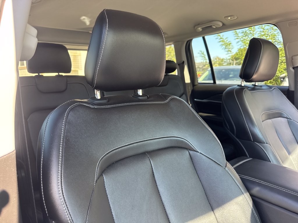 Used 2023 Jeep Grand Cherokee Limited w/ Black Appearance Package RWD image 26