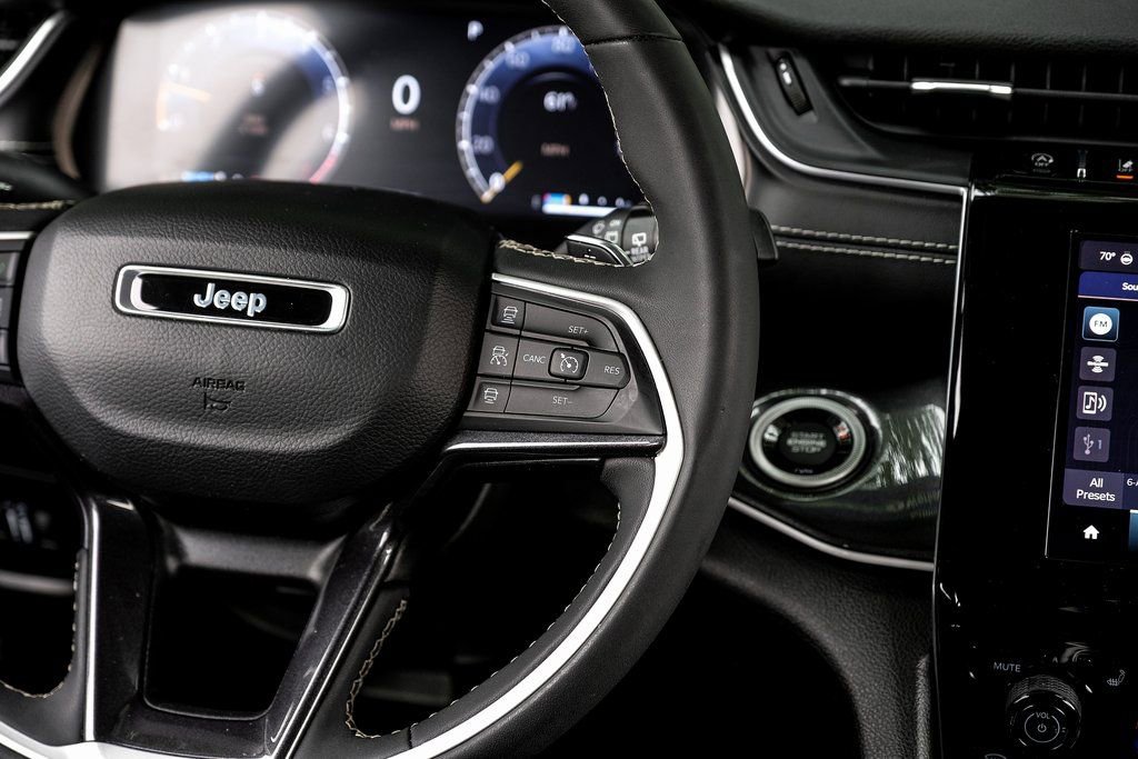 Used 2023 Jeep Grand Cherokee Laredo w/ Luxury Tech Group I image 28