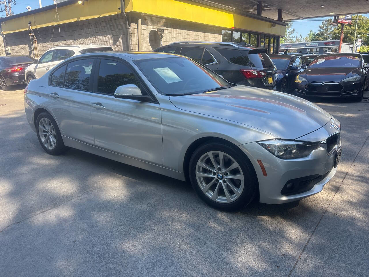 Used 2016 BMW 320i Sedan RWD image 2
