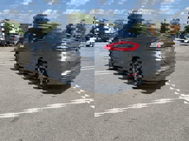 Used 2013 Ford Fusion SE FWD image 3