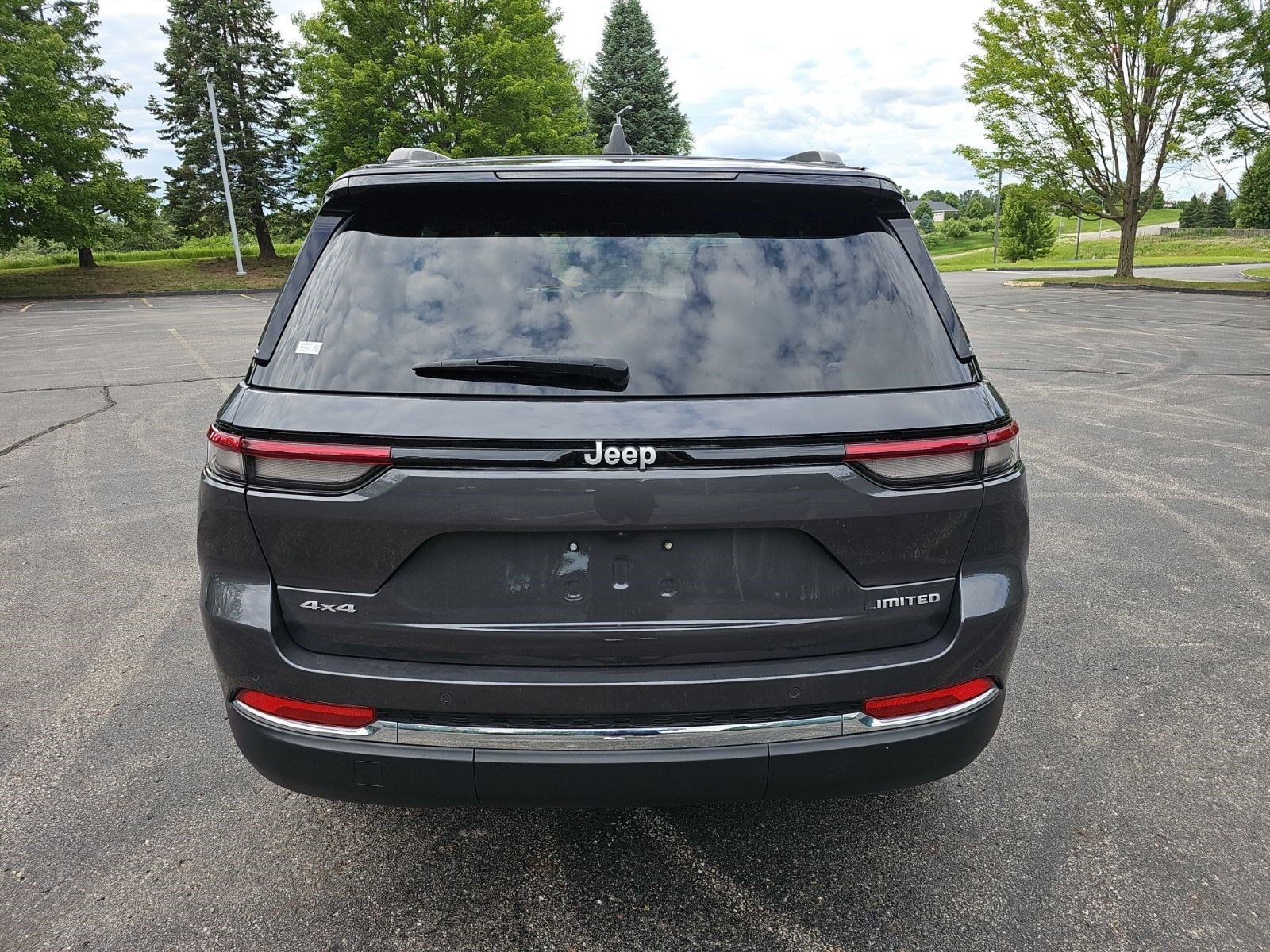 Used 2025 Jeep Grand Cherokee Limited AWD/4WD image 5