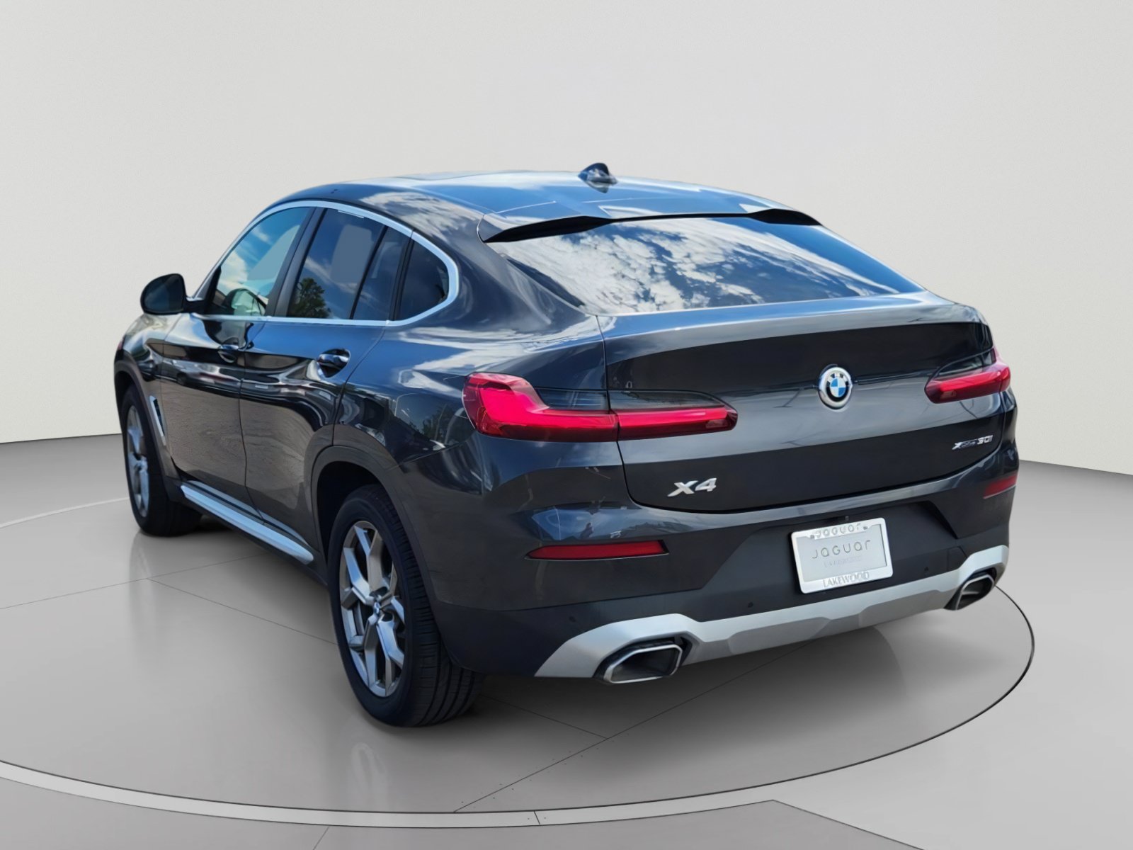 Used 2023 BMW X4 xDrive30i AWD/4WD image 3