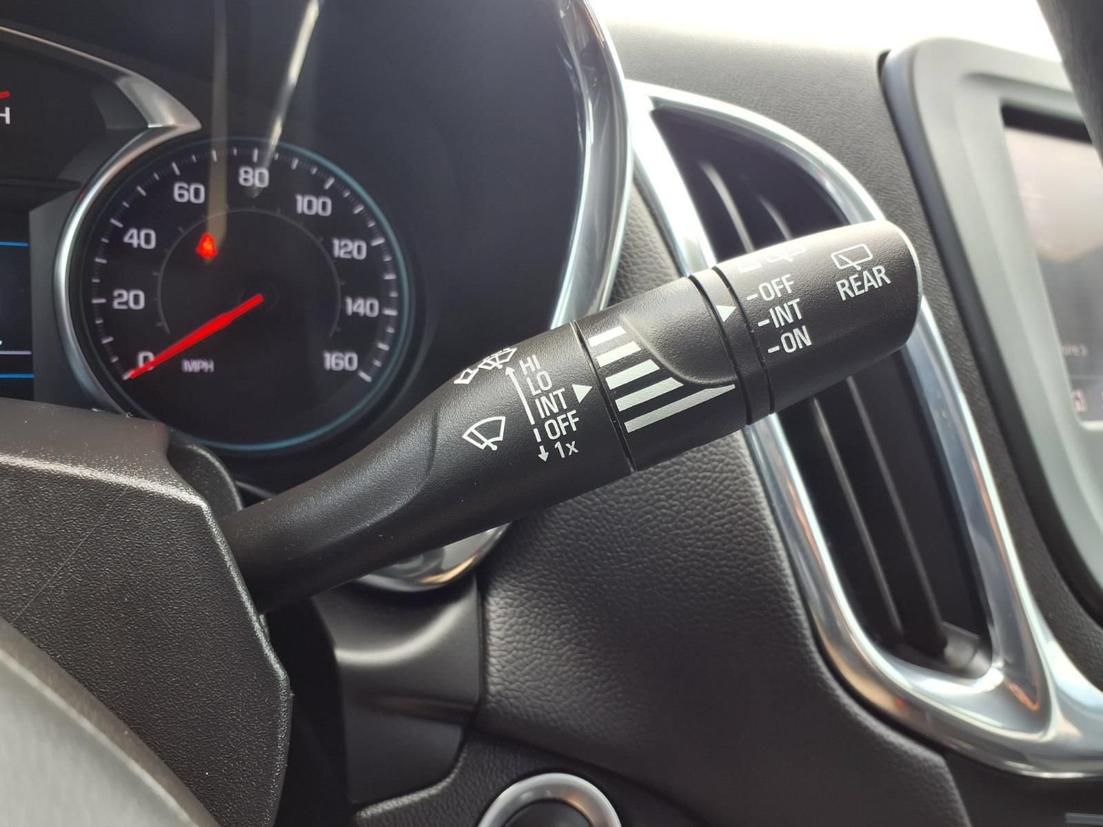Used 2023 Chevrolet Equinox LT FWD image 18