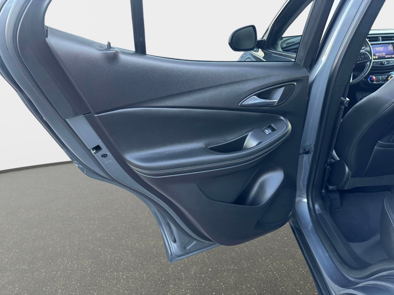 Used 2021 Buick Encore GX Preferred w/ Cold Weather Comfort Package image 19