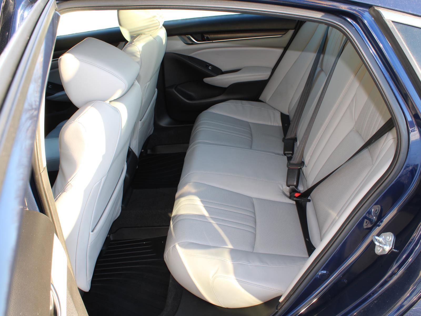 Used 2018 Honda Accord EX-L image 16