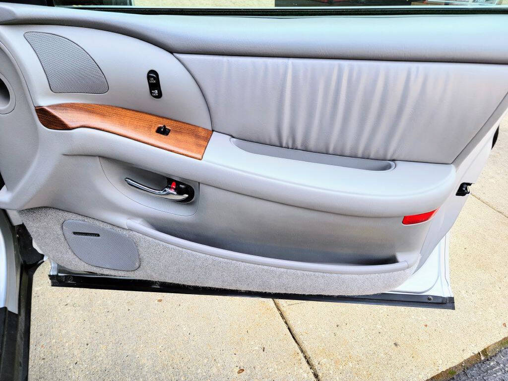 Used 2001 Buick Park Avenue w/ Prestige Pkg FWD image 24