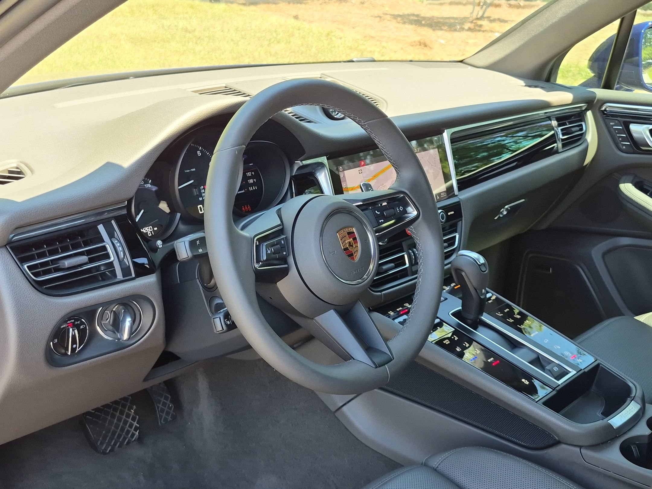 Certified 2026 Porsche Macan AWD/4WD image 4
