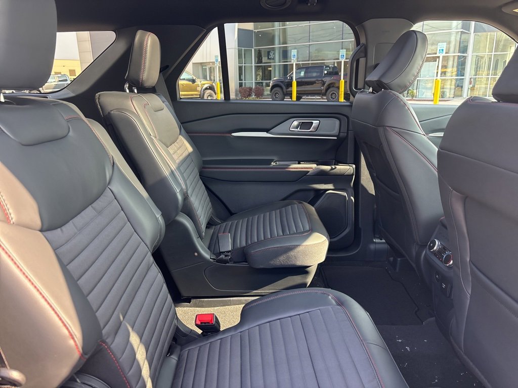 New 2026 Ford Explorer ST-Line w/ ST-Line Street Pack image 12
