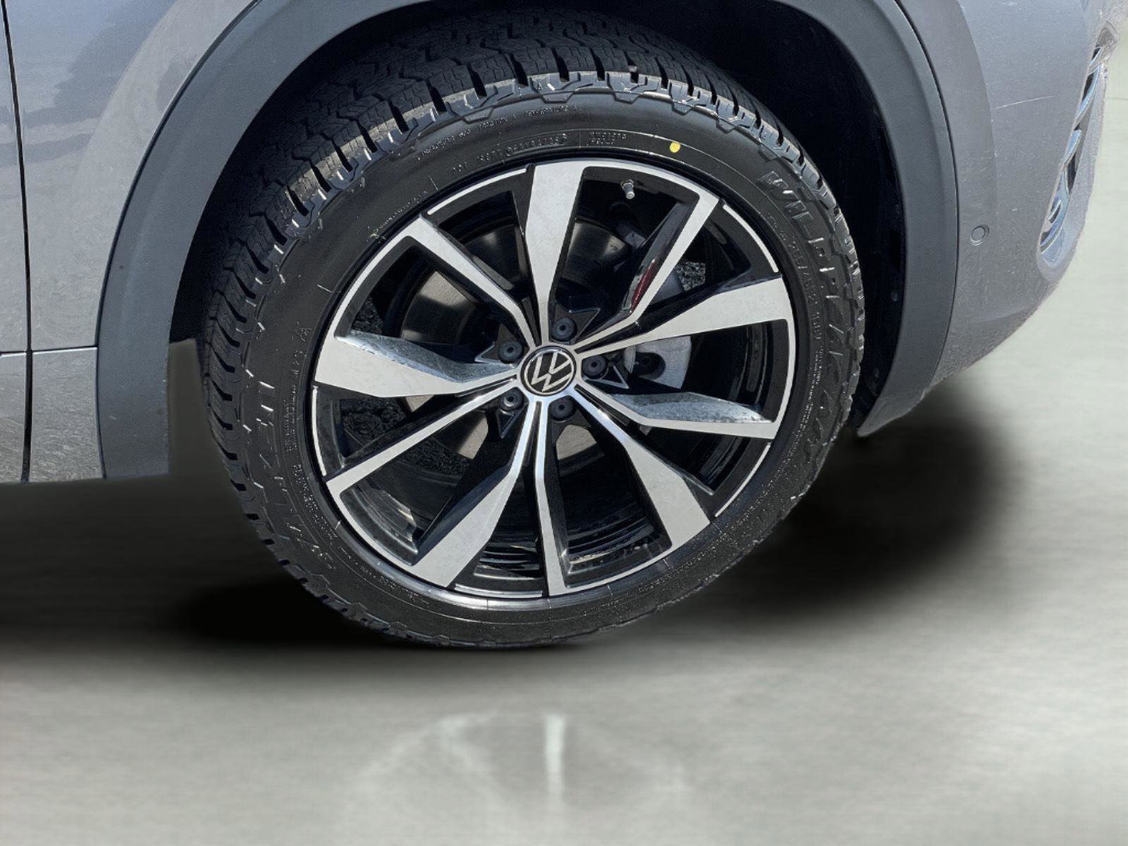 Used 2024 Volkswagen Atlas SEL Premium R-Line image 34