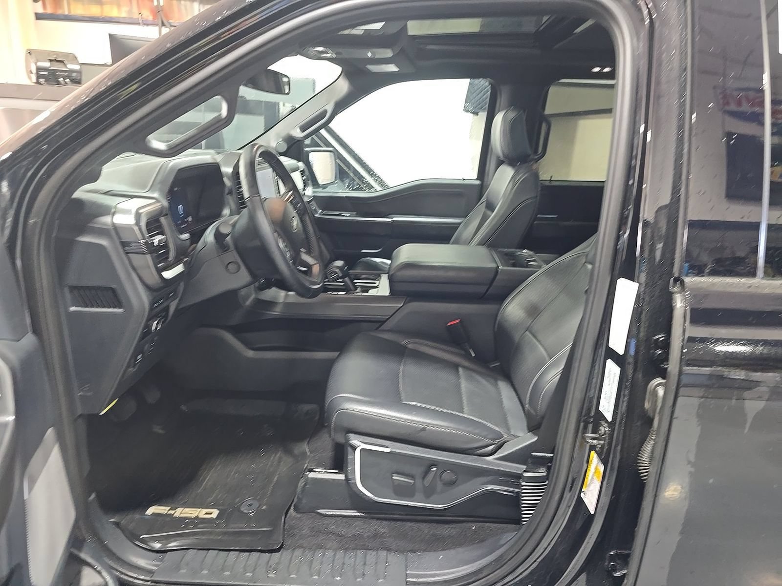 Used 2024 Ford F150 Lariat AWD/4WD image 7