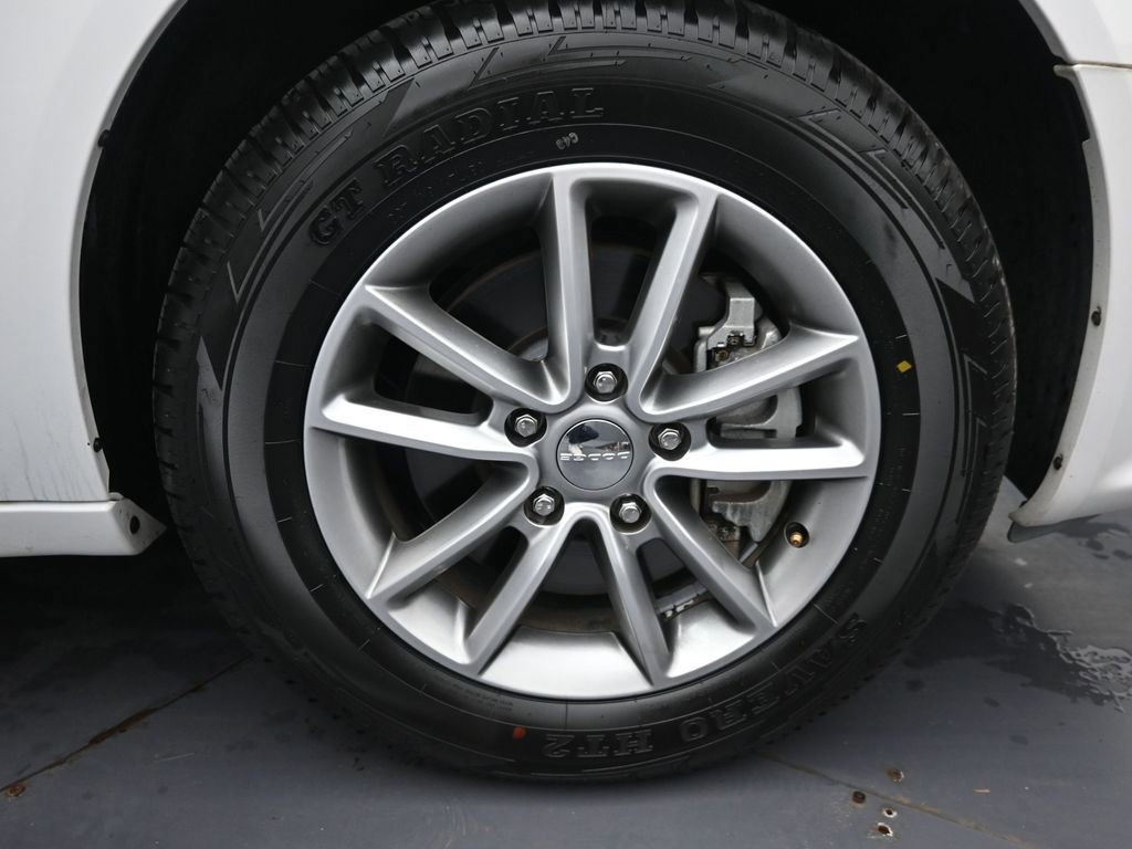 Used 2016 Dodge Grand Caravan SE image 24