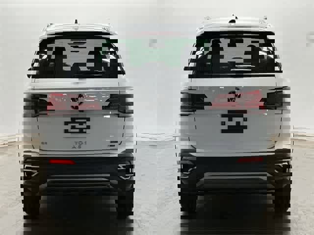 Certified 2022 Volkswagen Taos SE image 5