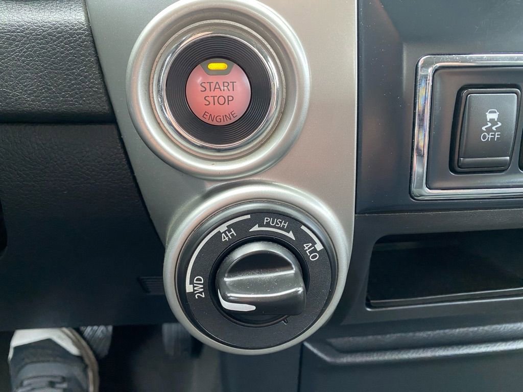 Used 2019 Nissan Titan SV image 17