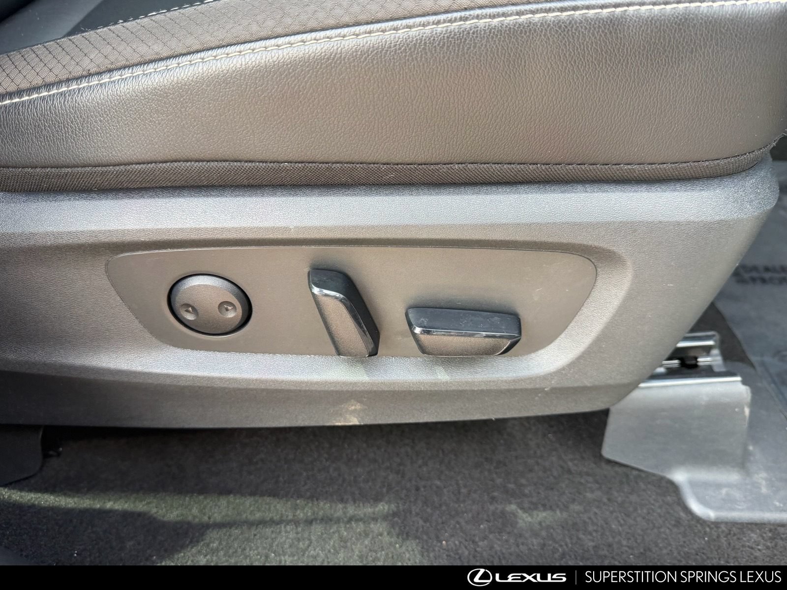 Used 2024 Nissan Pathfinder SL w/ SL Premium Package FWD image 15