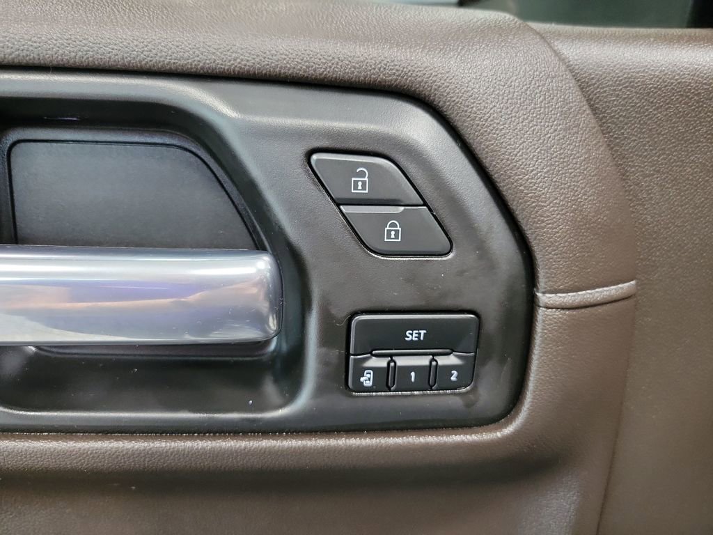 Used 2022 GMC Sierra 1500 SLT AWD/4WD image 38