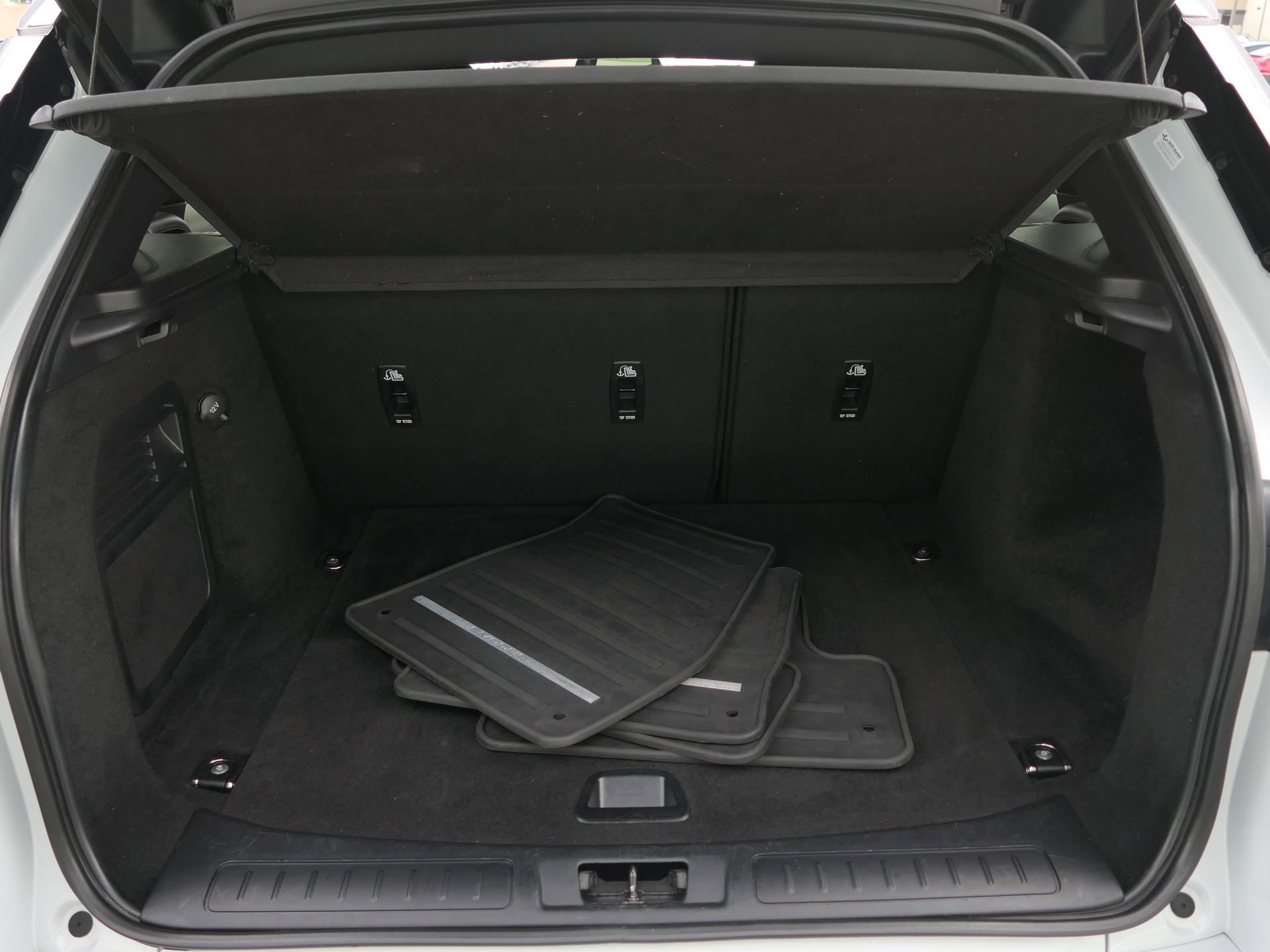 Used 2018 Land Rover Range Rover Evoque Landmark Edition image 22