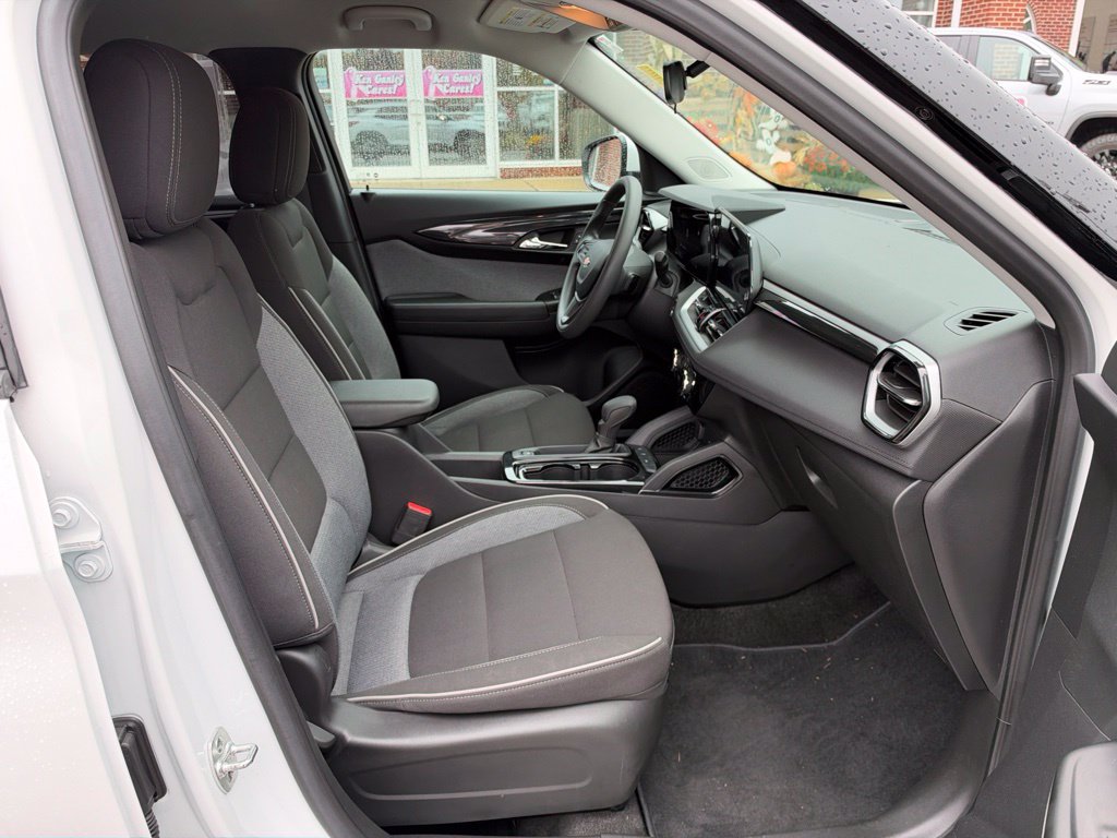 Certified 2024 Chevrolet TrailBlazer LT FWD image 38