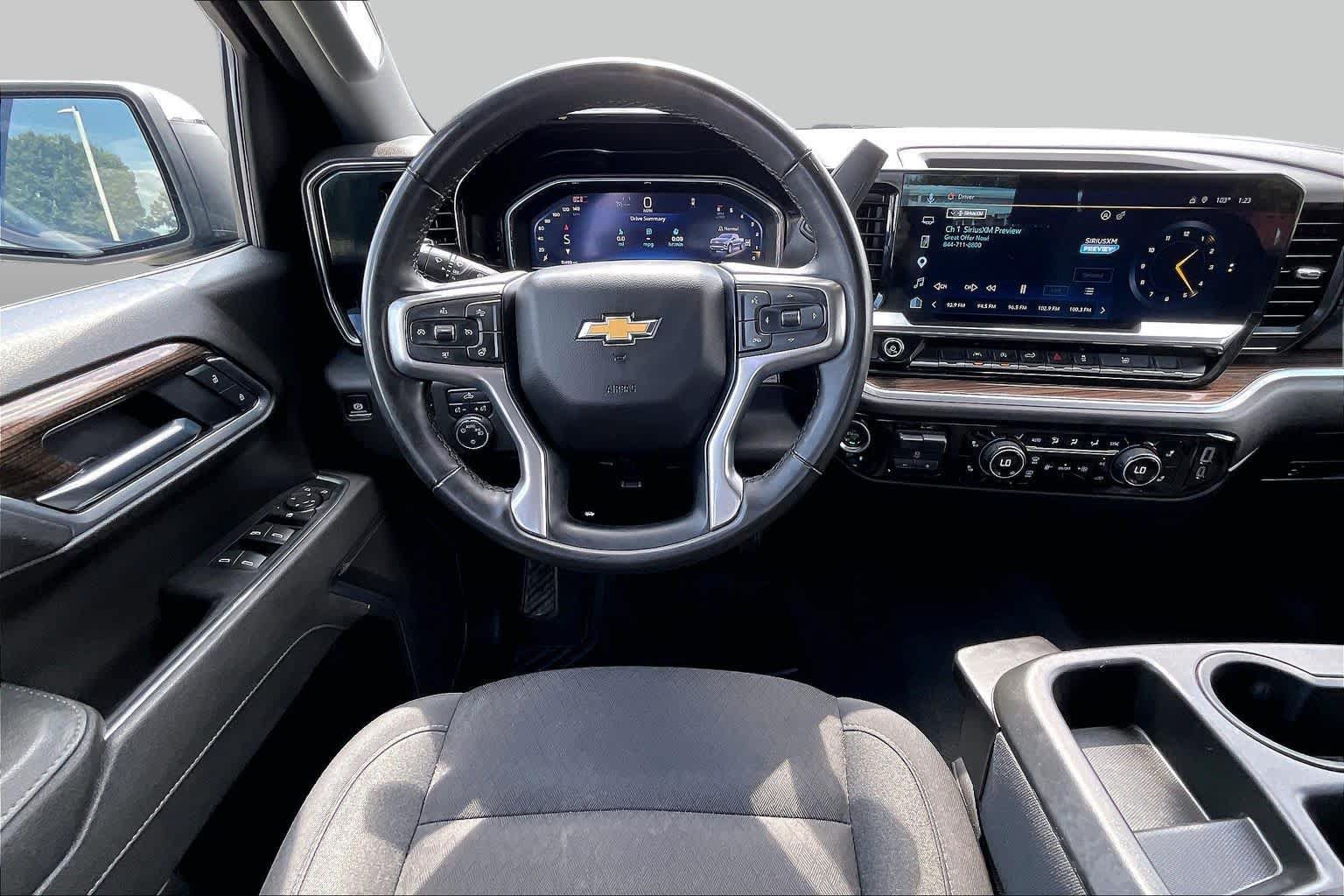 Used 2025 Chevrolet Silverado 1500 LT AWD/4WD image 6