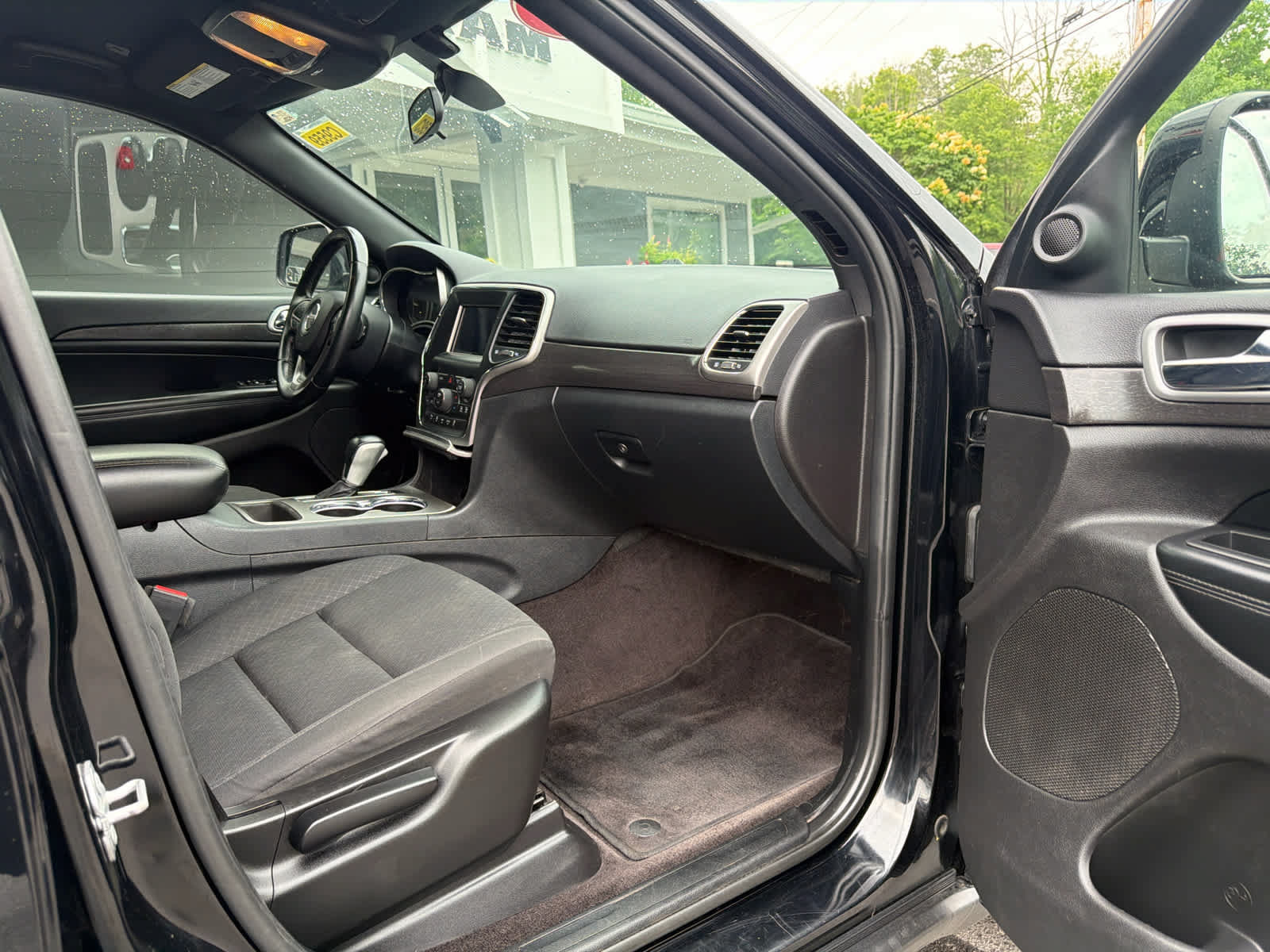 Used 2018 Jeep Grand Cherokee Laredo AWD/4WD image 19