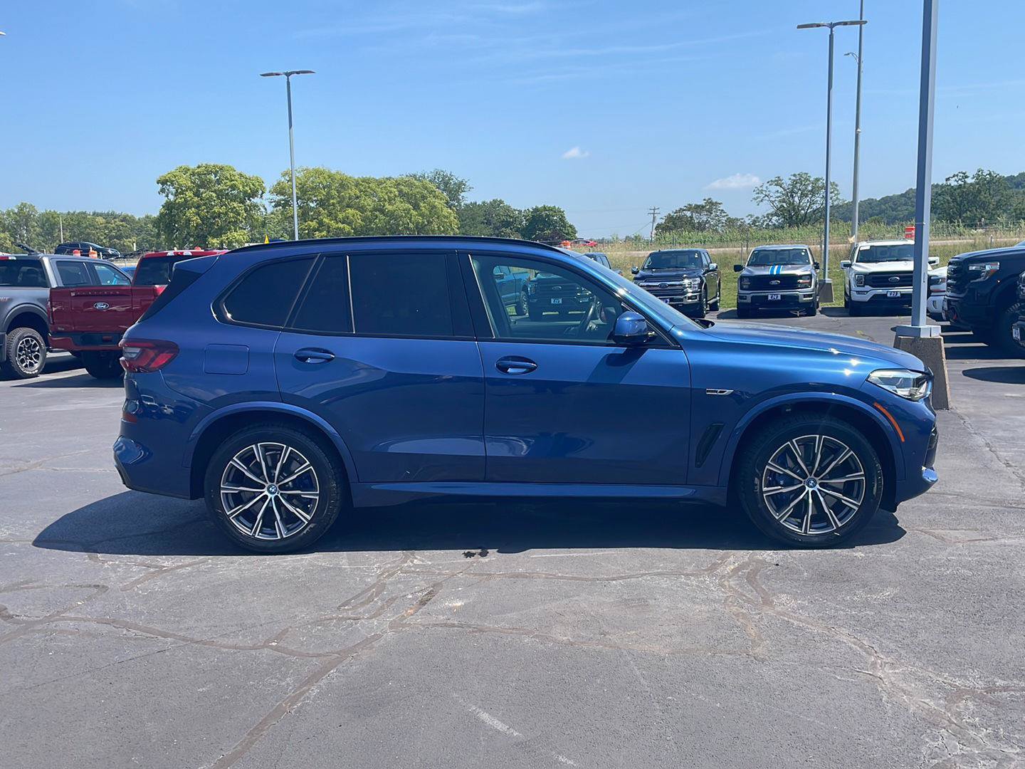 Used 2022 BMW X5 xDrive45e w/ M Sport Package AWD/4WD image 6