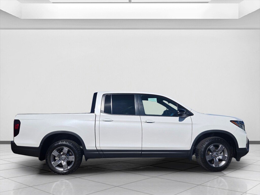 Used 2025 Honda Ridgeline TrailSport image 4