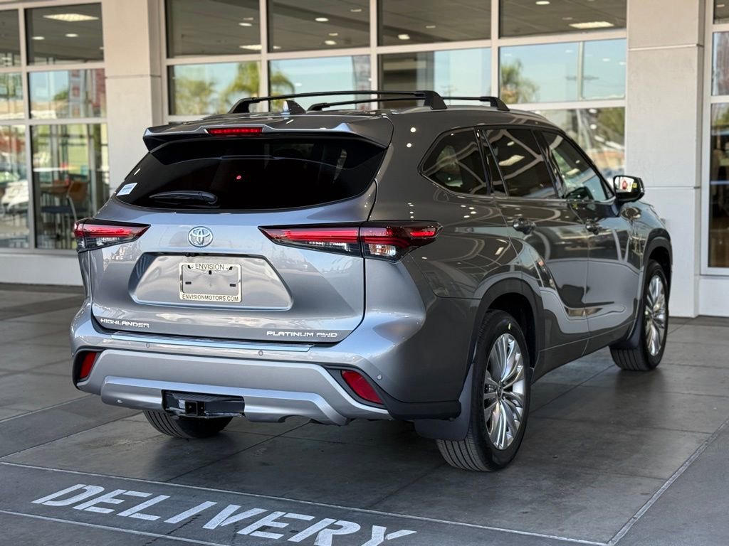 New 2026 Toyota Highlander Platinum image 11