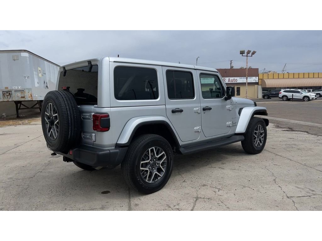Used 2024 Jeep Wrangler Sahara image 3