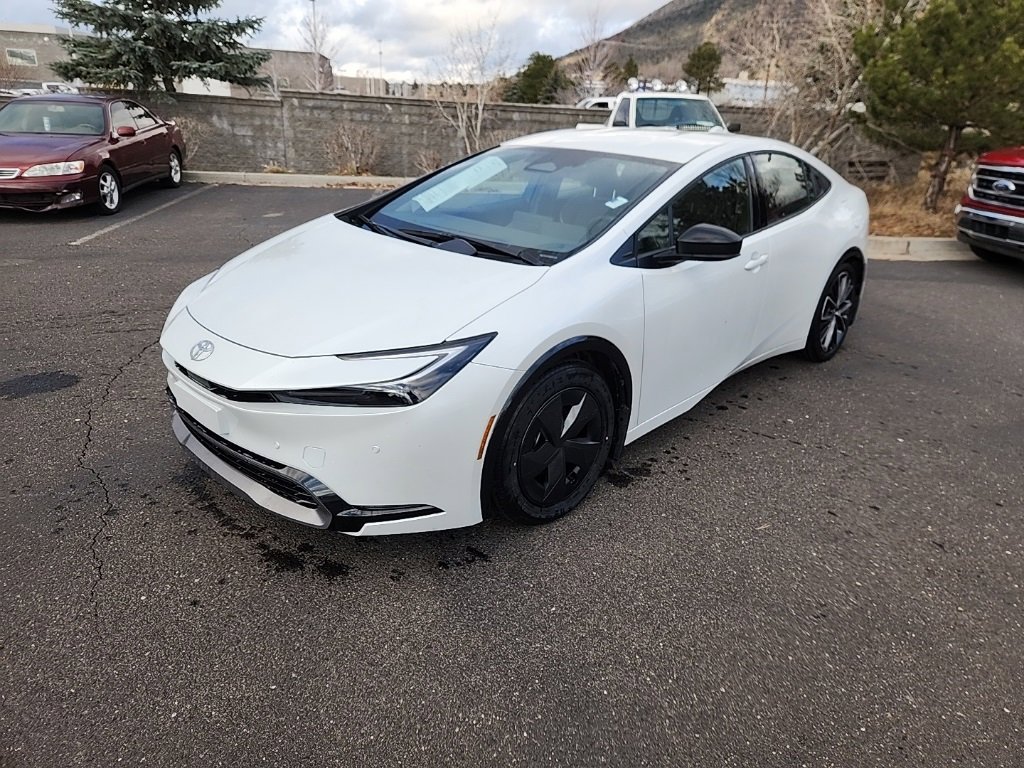 Used 2025 Toyota Prius XLE image 11