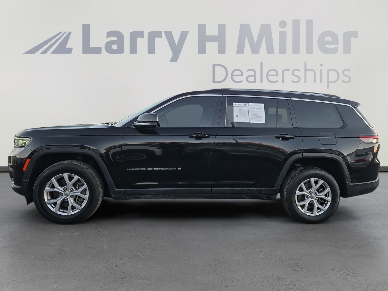 Used 2022 Jeep Grand Cherokee L Limited w/ Luxury Tech Group II image 2